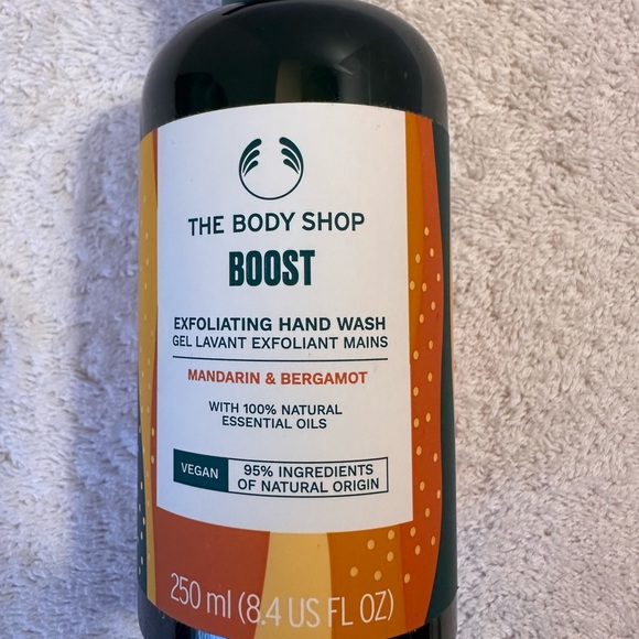 Two Boost Exfoliating Hand Soap by The Body Shop NEW - Picture 3 of 3